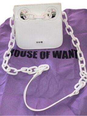 House of Want White vegan Leather Shoulder Crossbody Bag with Chunky Chain Strap